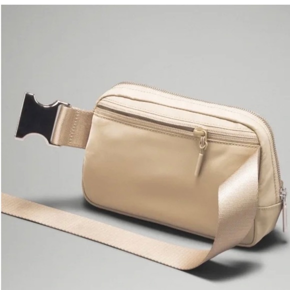 NWOT Lululemon everywhere belt bag trench/opal - Picture 5 of 7
